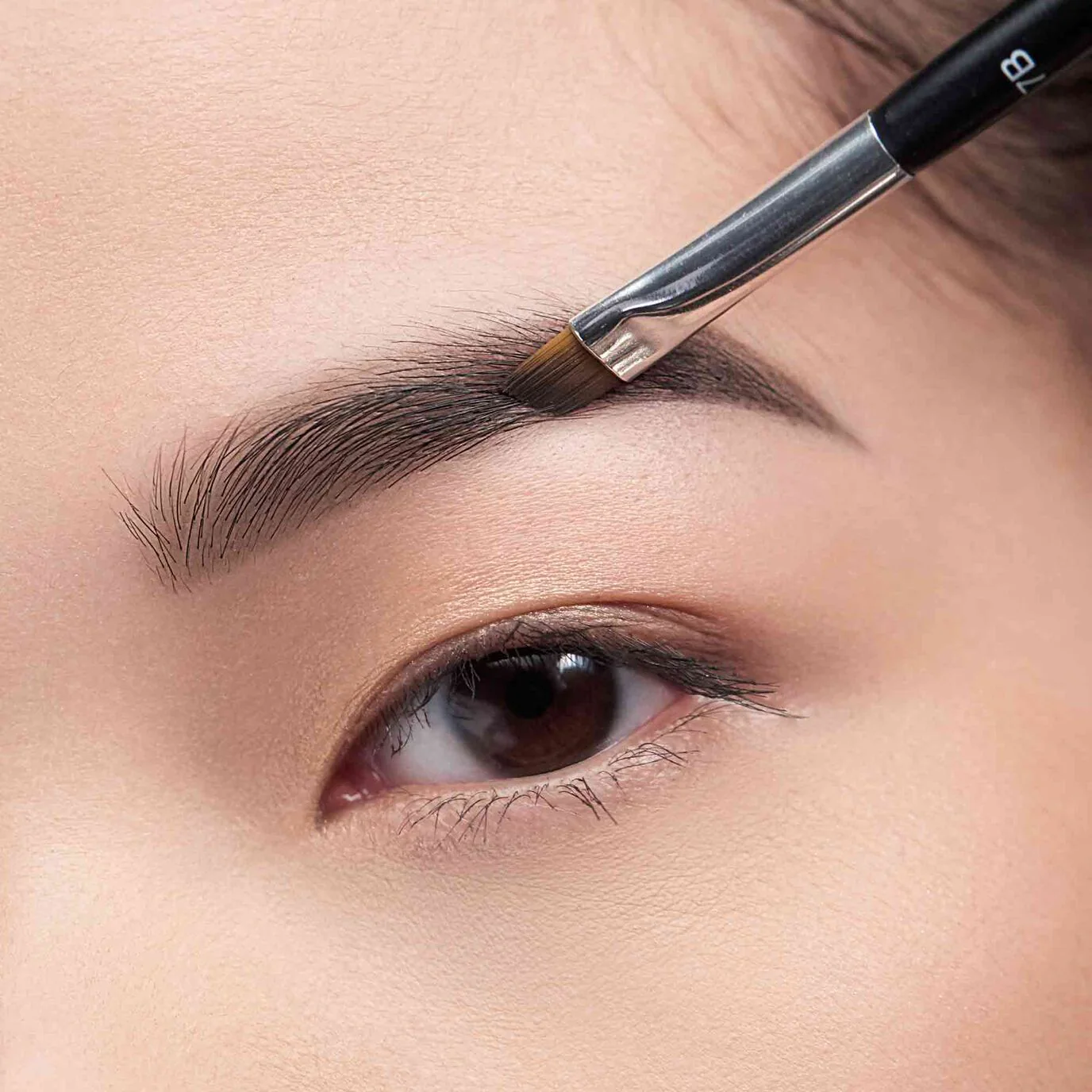 Anastasia Beverly Hills Brush #7B - Dual Ended Angled Brush - Image 3
