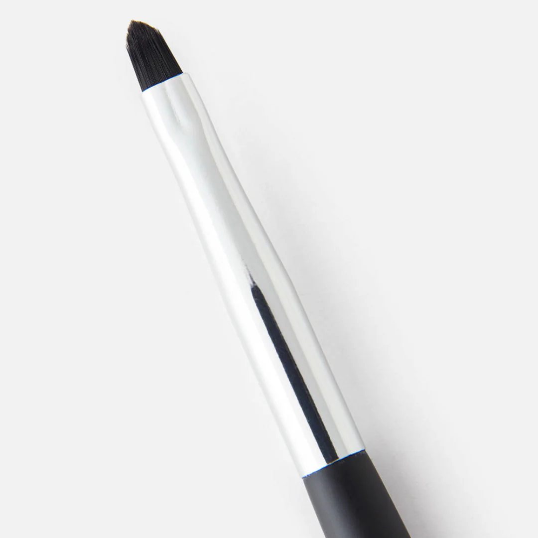 Anastasia Beverly Hills Pointed Eye Liner Brush - Image 2