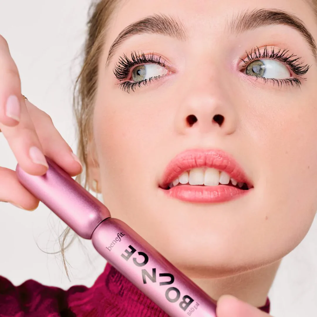 Benefit Badgal Bounce Voluminizing Mini Mascara - Image 7
