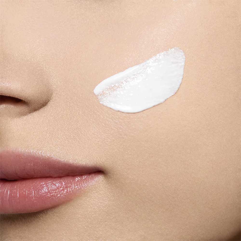 Clarins UV Plus Rose Sunscreen - Image 3