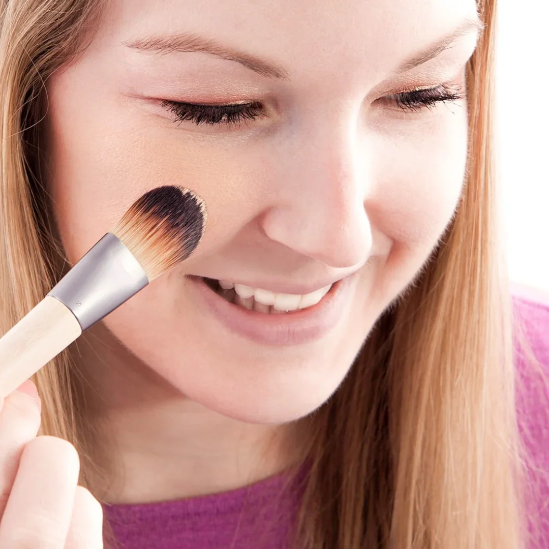 Ecotools Classic Flat Foundation Brush - Image 4