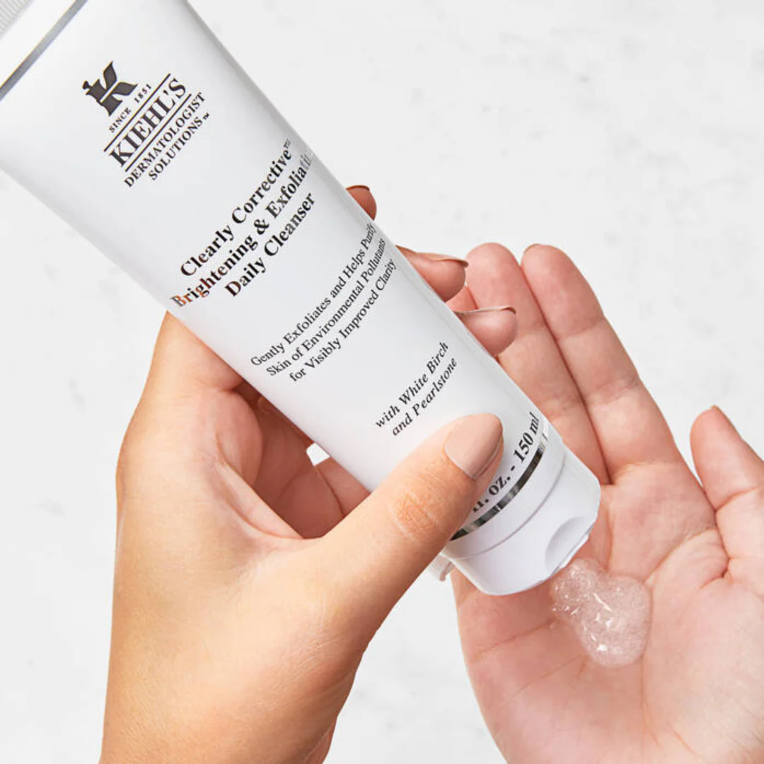 Kiehl's Clearly Corrective Brightening & Exfoliating Daily Cleanser 150ml - Image 4