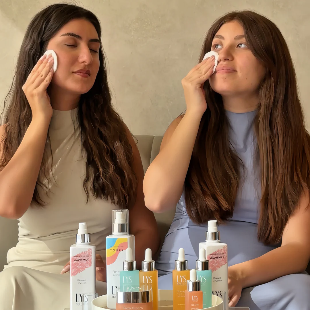 LYS Naturals Waterproof Makeup Remover Vegan Cleansing Oat Milk Infused With Vitamin E 250ml - Image 4