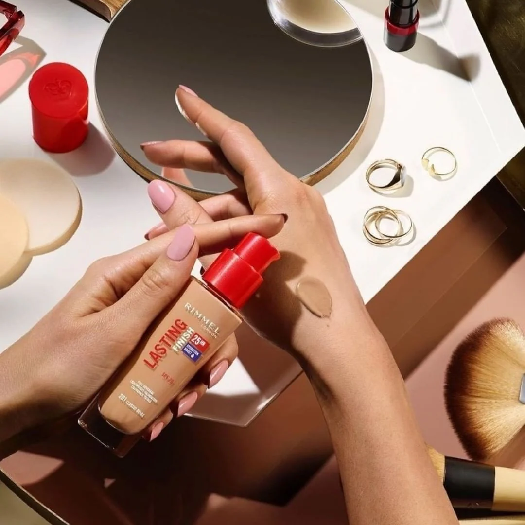 Rimmel Lasting Finish 25H Foundation - Image 3