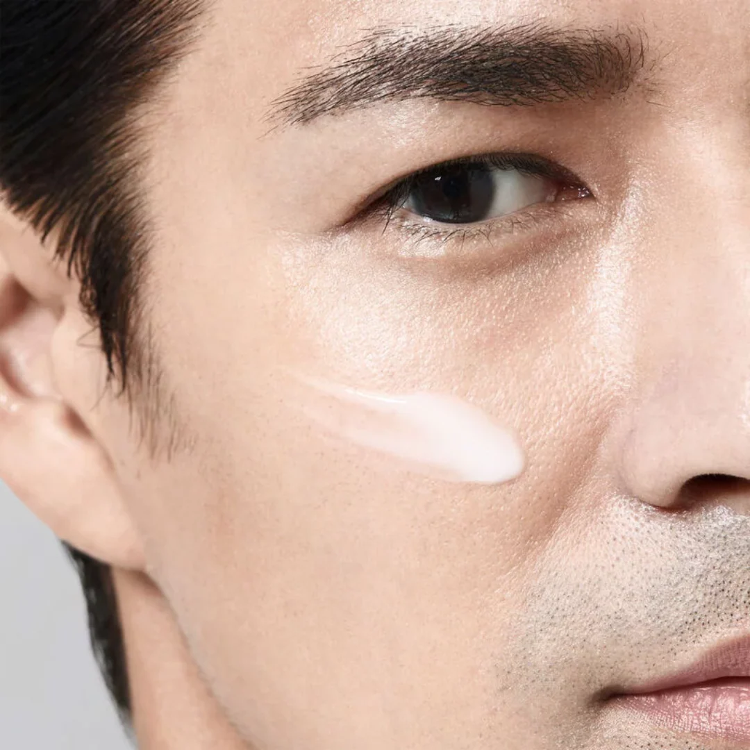 Shiseido Men Energizing Moisturizer Extra Light Fluid - Image 4