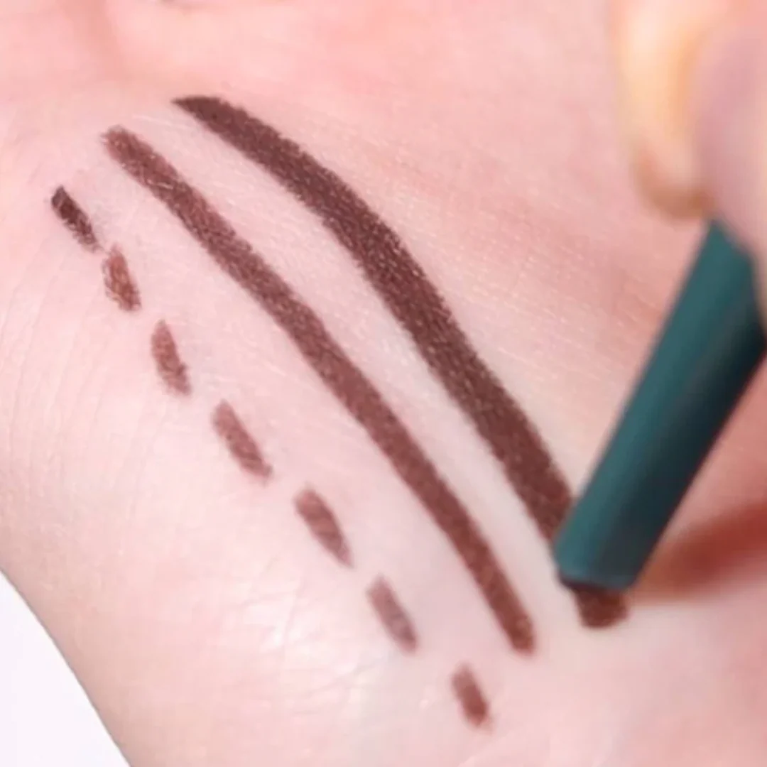 Unleashia Easy Glide Flat Eyeliner - Image 2